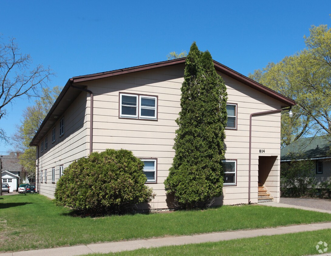 Building Photo - 814 Menomonie St