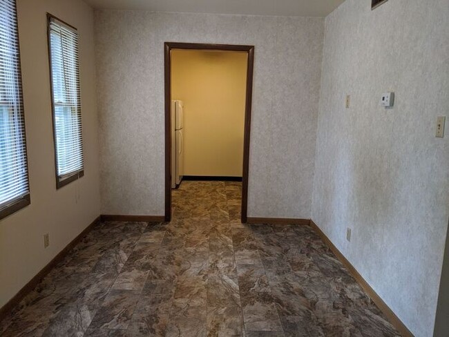 Building Photo - Downtown 1 Bedroom Ground Level Apartment ...