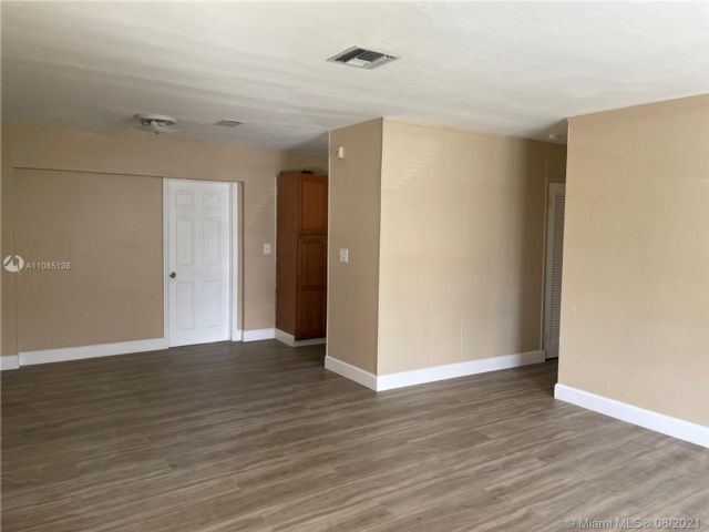 Foto del edificio - 3381 NW 6th St