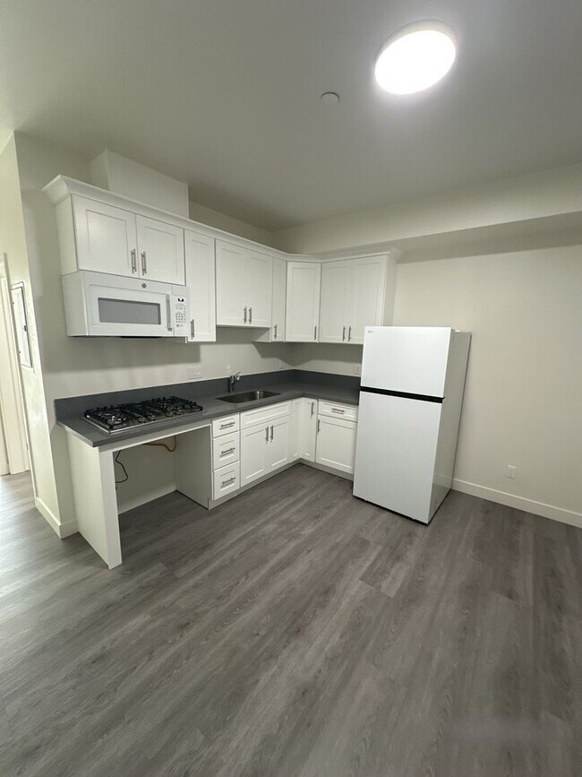 Building Photo - 226 W 87th St