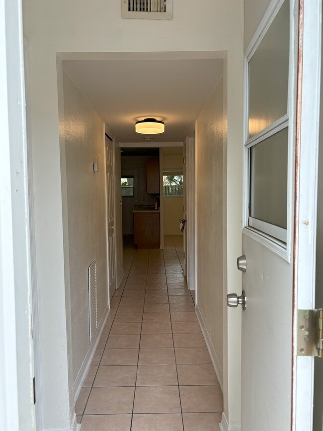 320 Lakeview St Unit 101, Orlando, FL 32804 Condo for Rent in Orlando