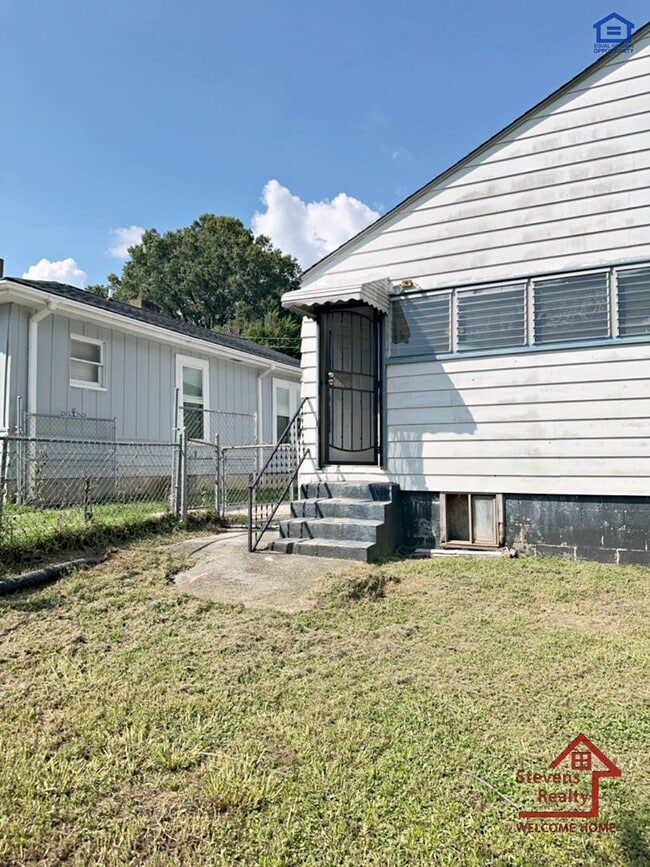 Building Photo - 2018 Walker Ave