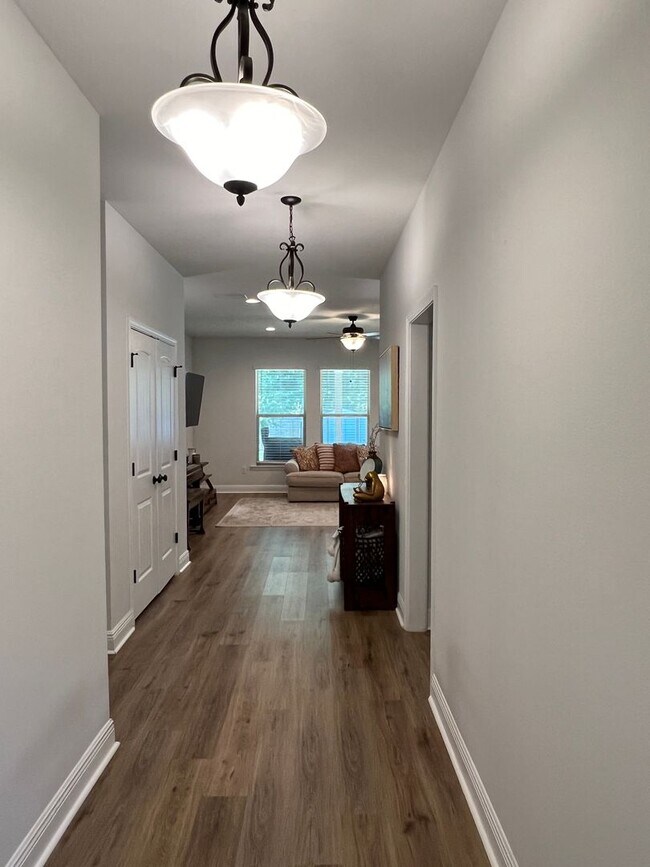Foto del edificio - Exceptional 4 Bedroom in Milton
