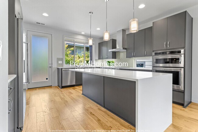 Building Photo - Modern Four Bedroom Home in the Heart of NE