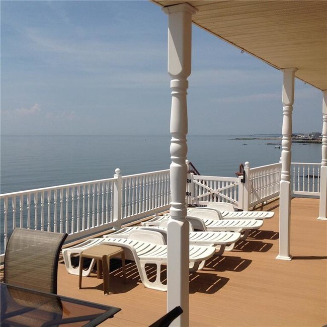 Foto del edificio - 210 Cosey Beach Ave