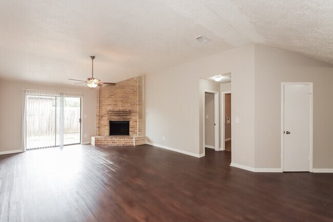 Foto del edificio - 20810 Union Park Dr