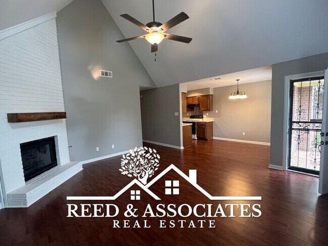 Building Photo - 3 Bedroom Townhome in Bartlett!