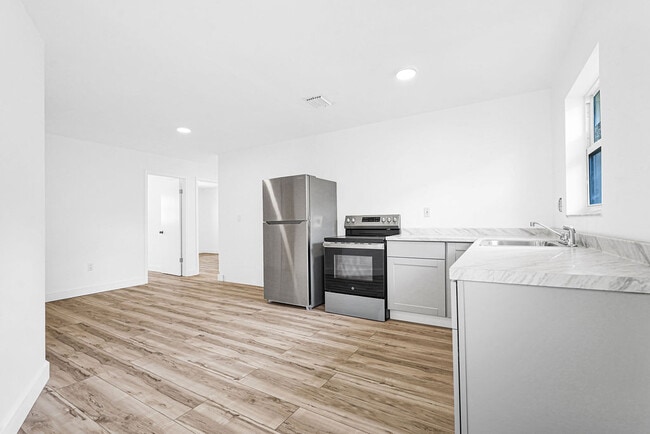 Building Photo - 128 NW 61st St