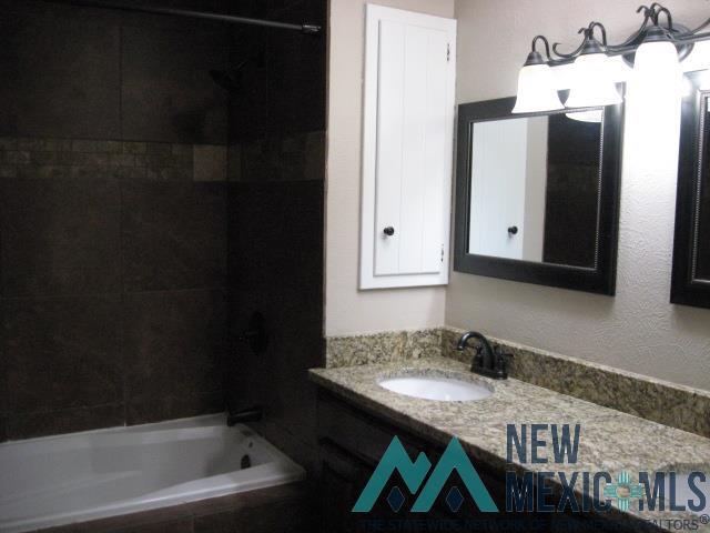 Foto del edificio - 1900 Arcineiga Dr