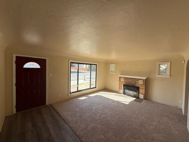 Foto del edificio - 334 B St