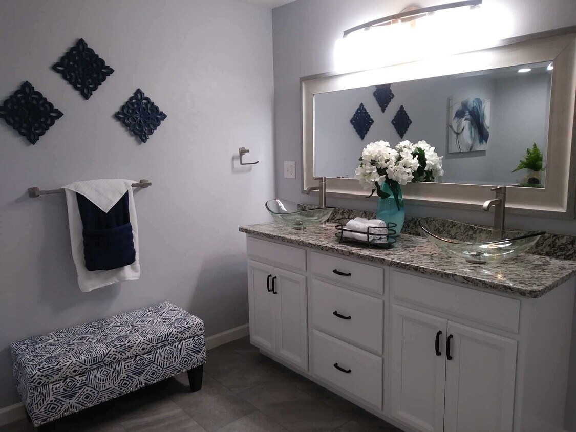 Foto principal - Gorgeous 3 bedroom, 2 bath