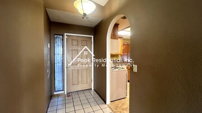 Building Photo - Wonderful Vintage Park 3bd/2ba Home with 2 Car Garage