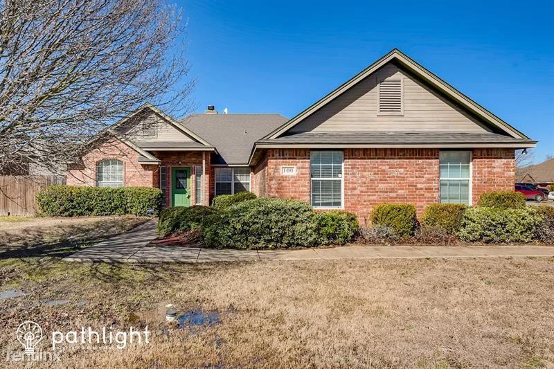 100 Palomino Dr, Palmer, TX 75152 House Rental in Palmer, TX