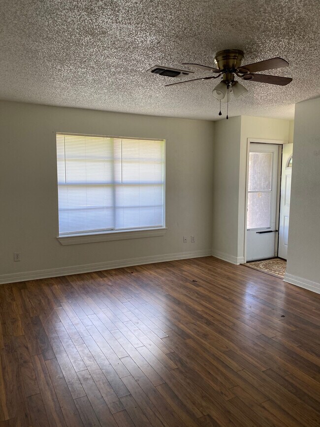 Building Photo - 189 Crepe Myrtle Ave