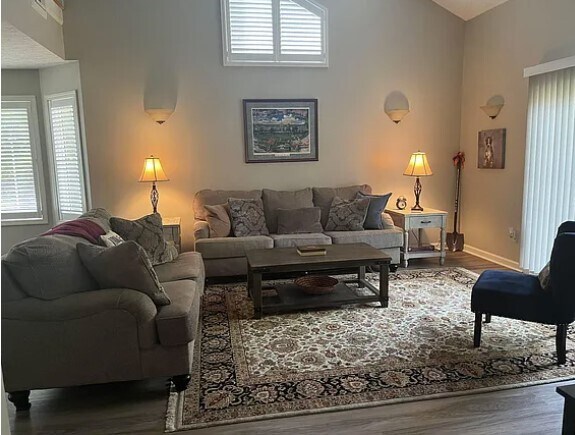 Foto del edificio - 2241 Whitney Ct
