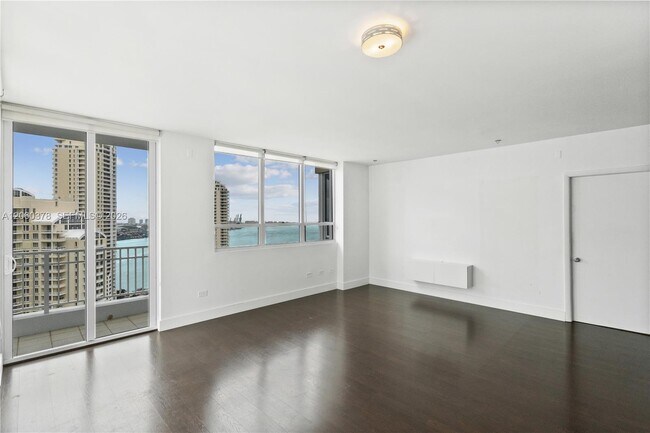 Foto del edificio - 801 Brickell Key Blvd