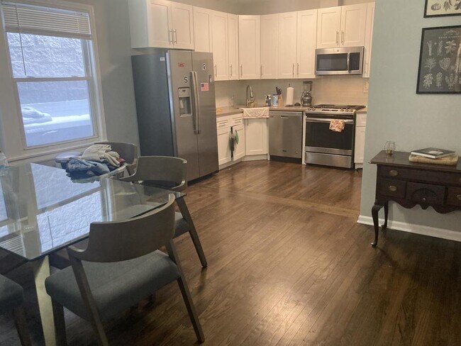 Foto del edificio - 3213 W Armitage Ave