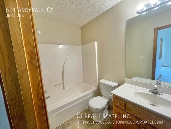 Foto del edificio - 511 Andypaul Ct