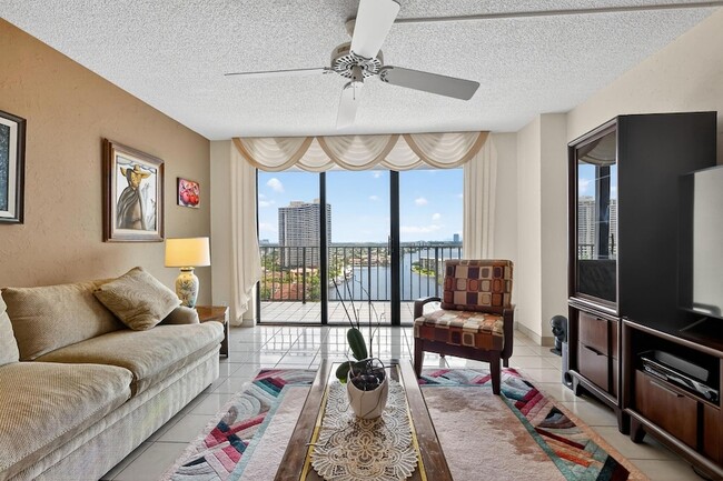 Foto del edificio - 18151 NE 31st Ct