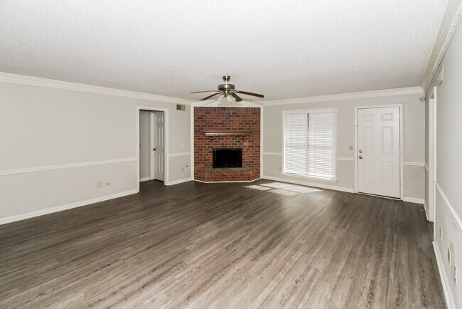 Foto del edificio - 4580 Blandford Dr