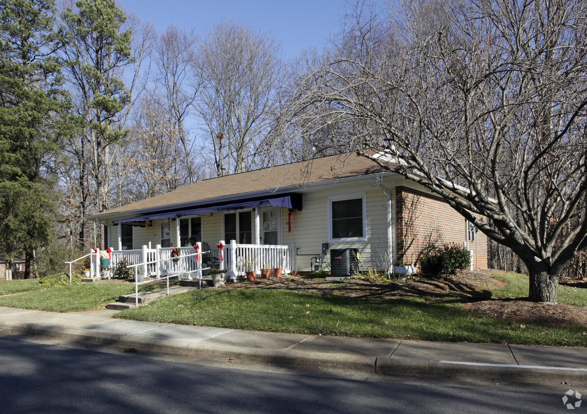 Primary Photo - Koerner Place Apartments