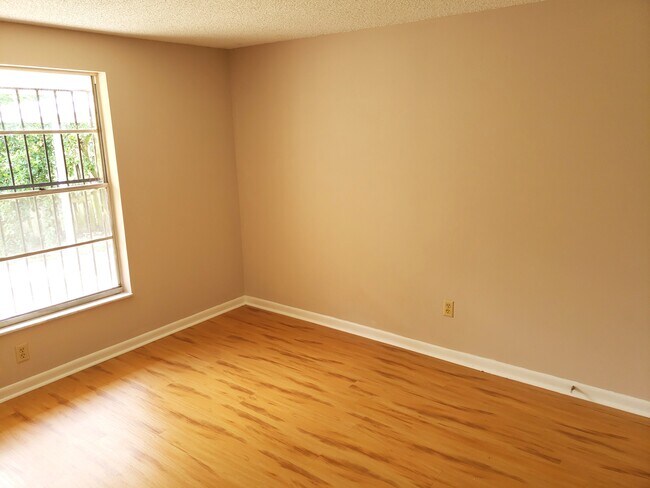 Building Photo - 8552 Briar Grove Cir