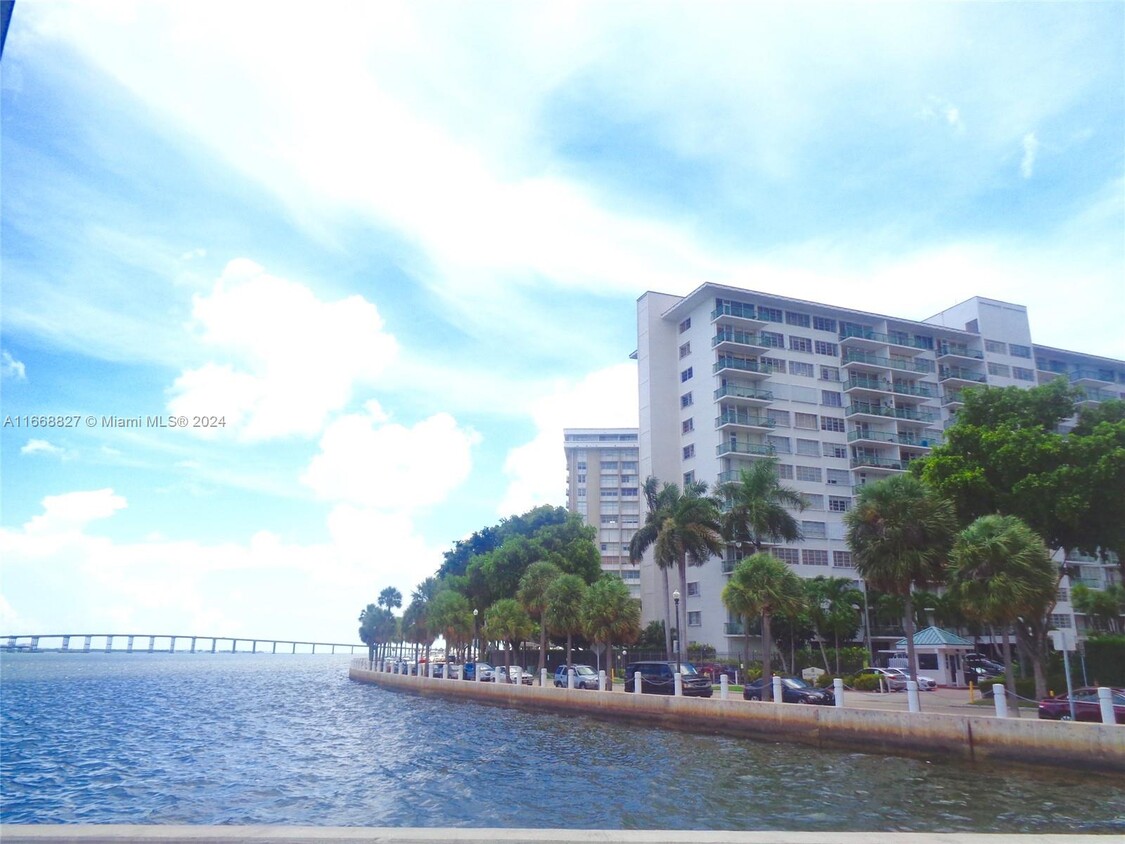 Primary Photo - 1408 Brickell Bay Dr