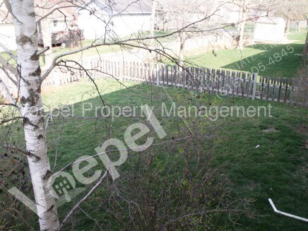 Building Photo - 812 NE Bristol Dr