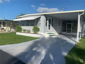 Building Photo - 10 Boca Ciega St