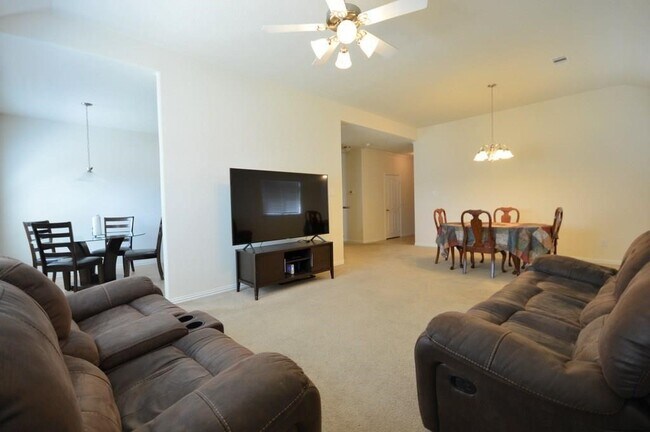Foto del edificio - 2727 Lakecrest River Dr