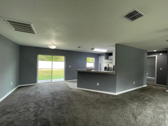 Building Photo - Beautiful 3 Bd 2 Bath!! Available NOW!