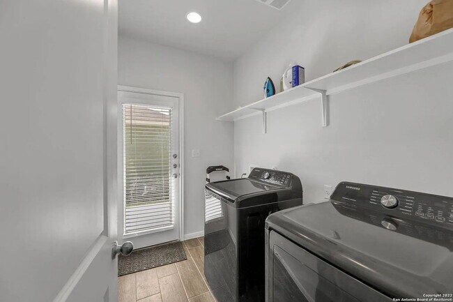 Foto del edificio - "Charming 3-Bed Oasis in San Marcos with 2 Full Baths – 1424 Sq Ft of Comfort!"