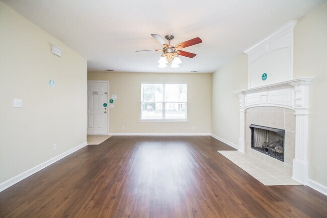 Building Photo - 3226 Hardwood Dr