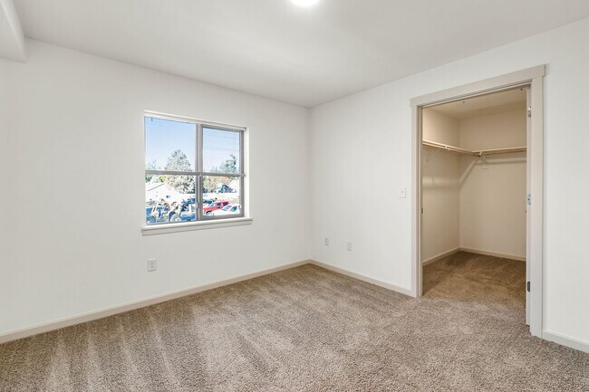 Building Photo - Oxbow Flats 1 Bedroom apartments - $500 off first 3 month's rent!
