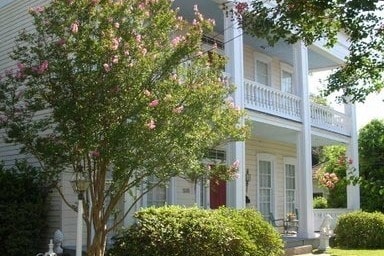 VICKSBURG STUDIO $690 MONTHLY - 1105 Harrison St
