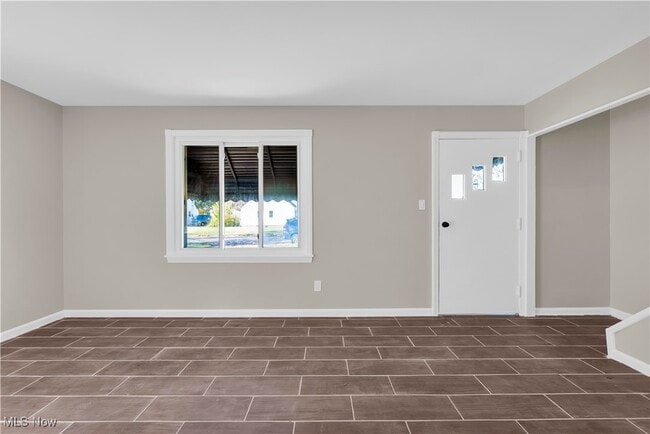 Building Photo - 23198 Gay St