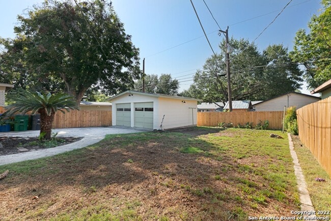 Building Photo - ~~COZY 3BD/2BA HOME! HIGHLANDS HIGH SCHOOL!!~~