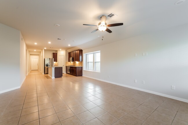 Foto del edificio - 16130 Barge Way