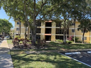 Building Photo - 3017 N Oakland Forest Dr