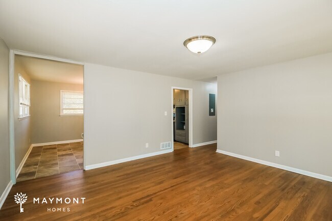 Foto del edificio - 8542 Taylor Rd