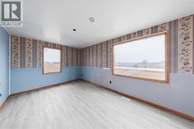 Photo du bâtiment - 7074 Bonnie Doon Rd