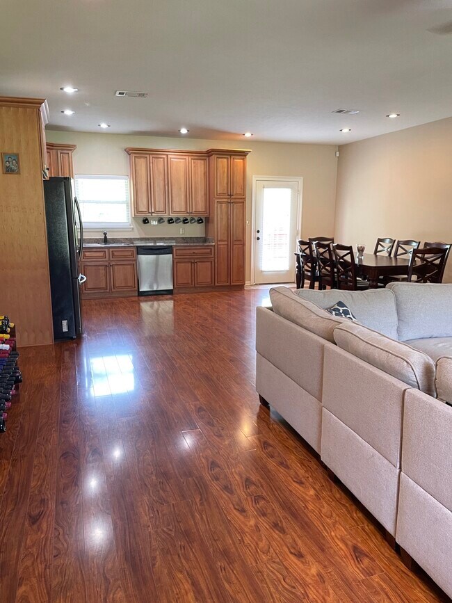 Foto del edificio - 1206 Willow Cir