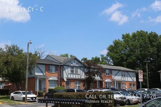 Building Photo - Recently remodeled 3 bedroom, 1.5 bath Tow...