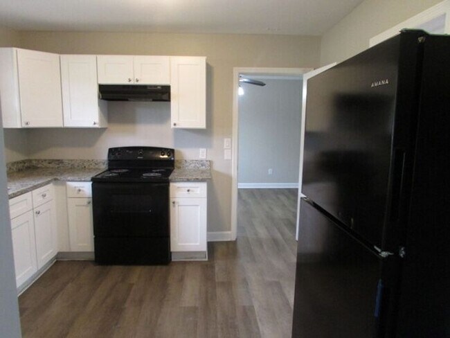 Building Photo - Close to Downtown Sumter