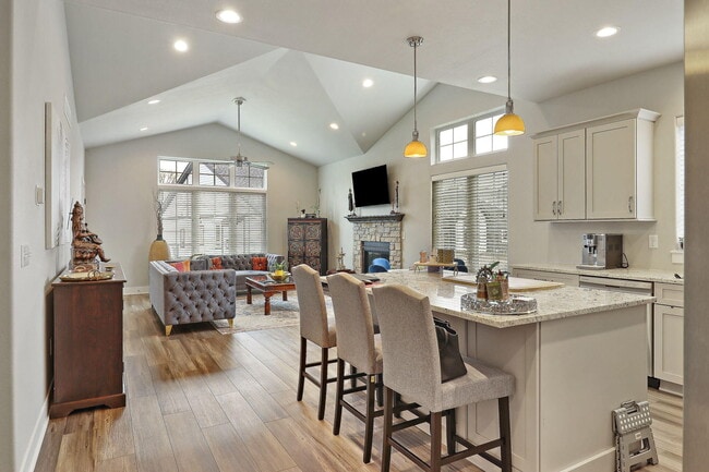 Building Photo - 4706 S Cottage Ln