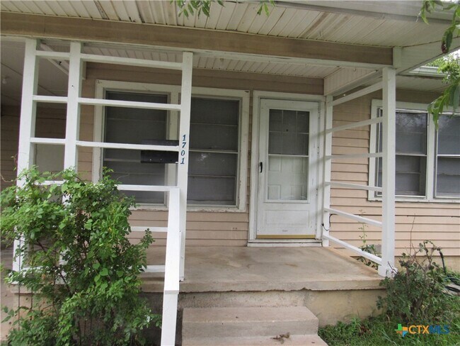 Foto del edificio - 1701 Elkins Ave