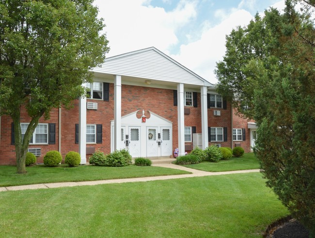 Country Manor Apartments Levittown, PA