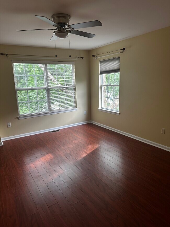 Foto del edificio - 1311 Blossom Cir
