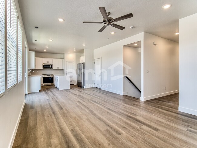 Foto del edificio - 7697 Castleton Ln