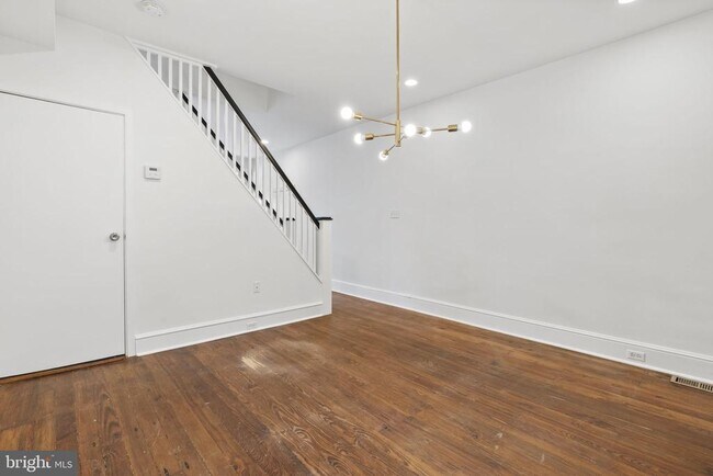 Building Photo - 465 Ripka St